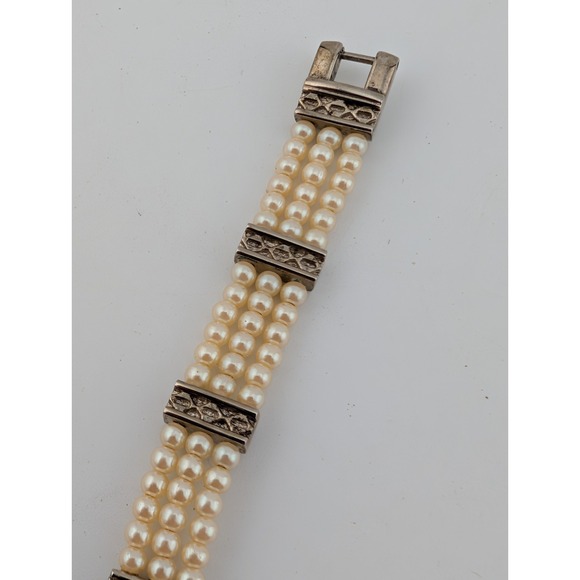 Vintage Avon Faux Pearl Band Watch Women 18mm Silver Tone Oval- New Battery - Picture 2 of 6